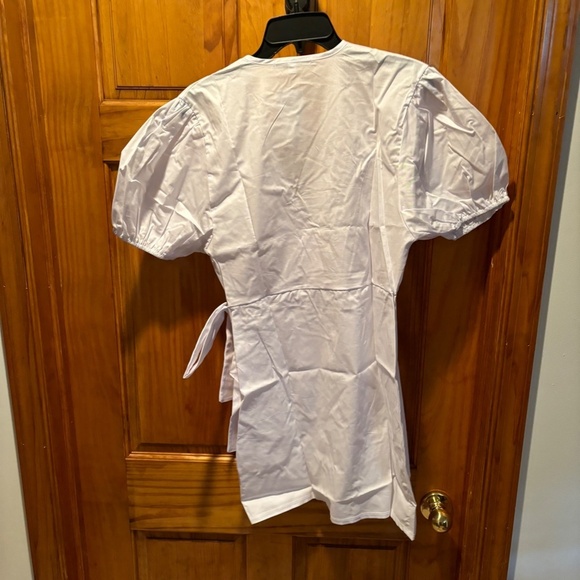 Velvet Torch Short Puff Sleeve Wrap Mini Dress in White Small NWT - Picture 3 of 5